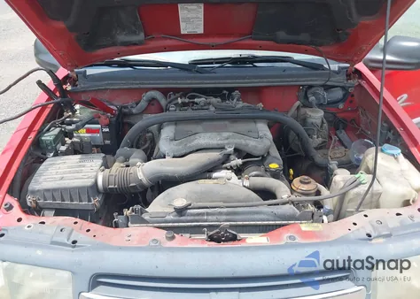 2001 Chevrolet Tracker Hard Top Zr2 from USA, damaged, VIN 2CNBJ734816935817